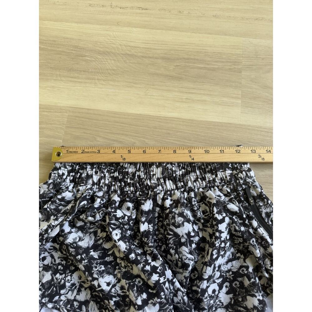 Lululemon Tracker Short V (4") Mash Up White Black / Black Womens Size 8 - Picture 7 of 8
